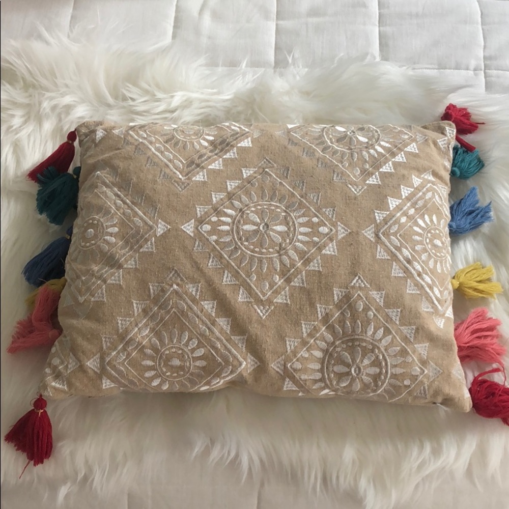 Accent pillow